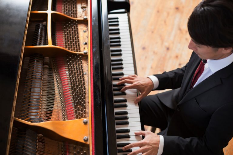 10 Easy Piano Pieces for Absolute Beginners